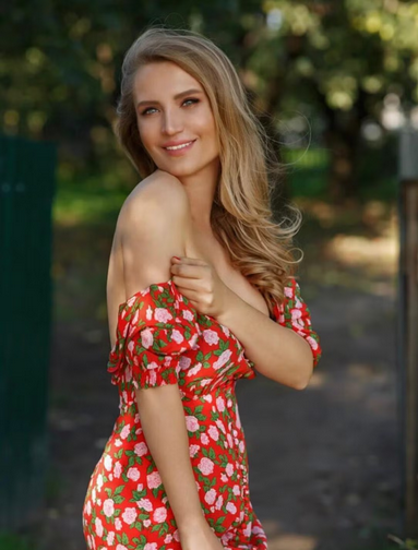 Angelina Shine - Photo 1