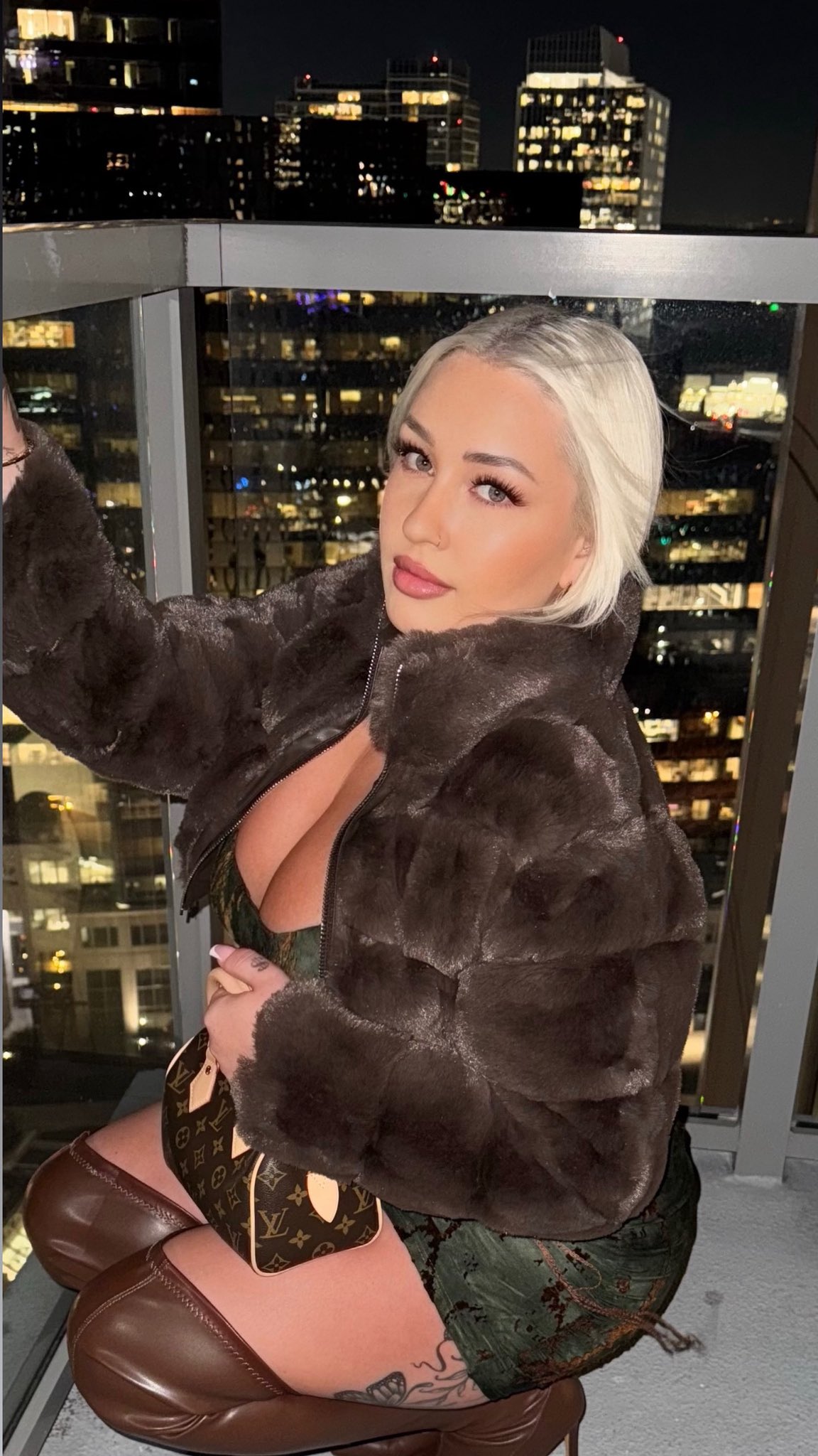 Chloe Dream - Sidebar Profile