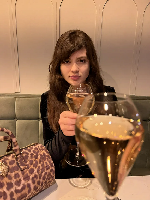 Cleopatra - Photo 11