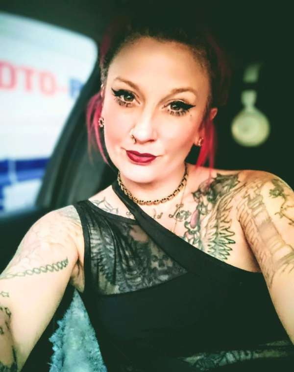 Dakota - Sidebar Profile