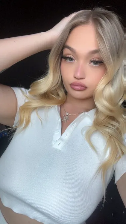Snow Chanel - Sidebar Profile